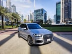 Audi Q7 (Gris), 2019 para alquiler en Dubai 1