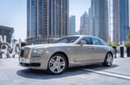 إيجار Rolls Royce Ghost (اللون الرمادي), 2019 في دبي 0
