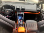 Lamborghini Evo Spyder (naranja), 2021 para alquiler en Dubai 2