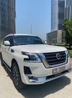 Nissan Patrol (Blanco gris), 2021 para alquiler en Dubai 3