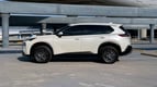 Nissan Xtrail (Жемчужно-белый), 2024 для аренды в Дубай 3