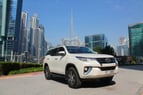 Toyota Fortuner (Жемчужно-белый), 2020 для аренды в Дубай 0