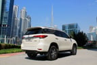 Toyota Fortuner (Perla blanca), 2020 para alquiler en Dubai 3