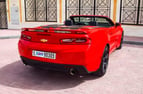 在迪拜 租 Chevrolet Camaro cabrio (红色), 2018 4