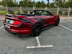 Ford Mustang Convertible (rojo), 2021 para alquiler en Abu-Dhabi 2
