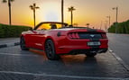 Ford Mustang Cabrio (rojo), 2019 para alquiler en Dubai 1