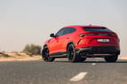 Lamborghini Urus (rojo), 2022 para alquiler en Dubai 1
