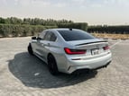 2020 BMW 330i Silver with M340i bodykit (Silber), 2020  zur Miete in Dubai 3