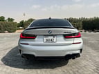 2020 BMW 330i Silver with M340i bodykit (Plata), 2020 para alquiler en Dubai 4