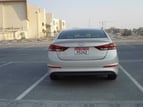 Hyundai Elantra (Серебро), 2017 для аренды в Абу-Даби 1