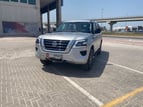 Nissan Patrol (Negro), 2021 para alquiler en Dubai 4