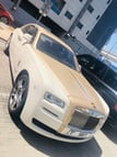 Rolls Royce Ghost (Oro), 2019 para alquiler en Dubai 1