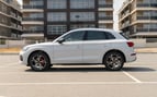 Audi Q5 (Blanco), 2024 para alquiler en Dubai