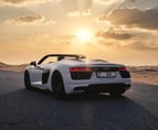 Audi R8 Facelift (Blanco), 2020 para alquiler en Dubai 4