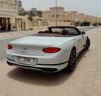 Bentley Continental GTC (Blanco), 2019 para alquiler en Sharjah