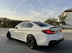 在迪拜 租 BMW 5 Series (白色), 2020 1