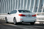 BMW 520i (Blanc), 2020 à louer à Dubai 2
