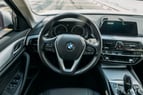 BMW 520i (Blanco), 2020 para alquiler en Dubai 4