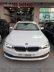 BMW 520i (Blanco), 2019 para alquiler en Dubai 0