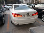 BMW 520i (Blanc), 2019 à louer à Dubai 3