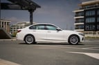 BMW 320i (Blanc), 2022 à louer à Dubai 2