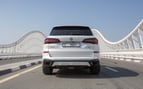 BMW X5 40iM (Blanco), 2023 para alquiler en Abu-Dhabi 2