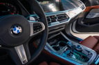BMW X7 (Blanco), 2021 para alquiler en Dubai 1