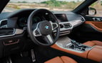 BMW X5 (Blanco), 2023 para alquiler en Dubai 3