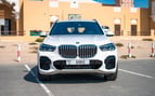 BMW X5 (Blanco), 2023 para alquiler en Dubai 0