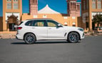 BMW X5 (Blanc), 2023 à louer à Dubai 1