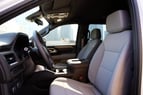 Chevrolet Tahoe (Weiß), 2023  zur Miete in Abu Dhabi 3