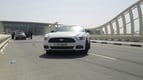 Ford Mustang Convertible (White), 2016 para alquiler en Dubai 1