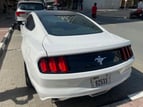 Ford Mustang Coupe (Белый), 2018 для аренды в Дубай 1