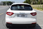 Maserati Levante (Blanco), 2019 para alquiler en Dubai 1