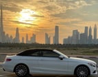 Mercedes C300 Class (Blanco), 2018 para alquiler en Dubai 1