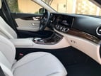 Mercedes E Class (Blanco), 2019 para alquiler en Dubai 1