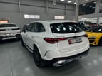 Mercedes GLC 200 SUV (Blanco), 2024 para alquiler en Abu-Dhabi 1