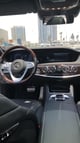 Mercedes S560 (Blanco), 2018 para alquiler en Dubai 0
