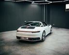 Porsche 911 Targa (Blanco), 2022 para alquiler en Dubai 0