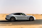 Porsche Taycan Turbo (Blanco), 2021 para alquiler en Dubai 1