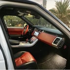 Range Rover Sport SVR Supercharged (Weiß), 2019  zur Miete in Dubai 1