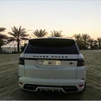 Range Rover Sport SVR Supercharged (Weiß), 2019  zur Miete in Dubai 4