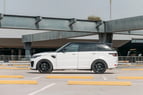 إيجار Range Rover Sport SVR (أبيض), 2023 في أبو ظبي 0