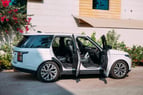 Range Rover Vogue (Blanco), 2020 para alquiler en Dubai 3