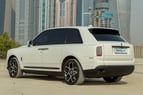 Rolls Royce Cullinan Black Badge (Blanco), 2021 para alquiler en Dubai 2