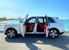إيجار Rolls Royce Cullinan (أبيض), 2020 في دبي 3