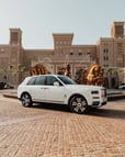 在迪拜 租 Rolls Royce Cullinan (白色), 2022 0