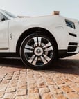 Rolls Royce Cullinan (Blanco), 2022 para alquiler en Dubai 1