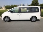 Hyundai Staria (Blanco), 2022 para alquiler en Dubai 1