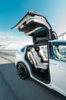 Tesla Model X (Blanco), 2023 para alquiler en Dubai 6